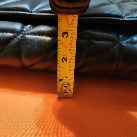 CLASSIC Contemporary Quilted Chain Shoulder Bag EUC, Faux LEATHER - Picture 16 of 16